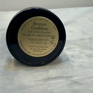 Estee Lauder Bronze Goddess Matte Bronzer in Black